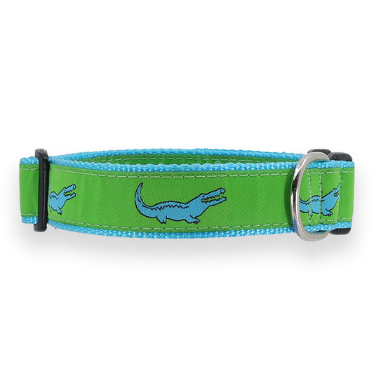 Blue Alligator on Green